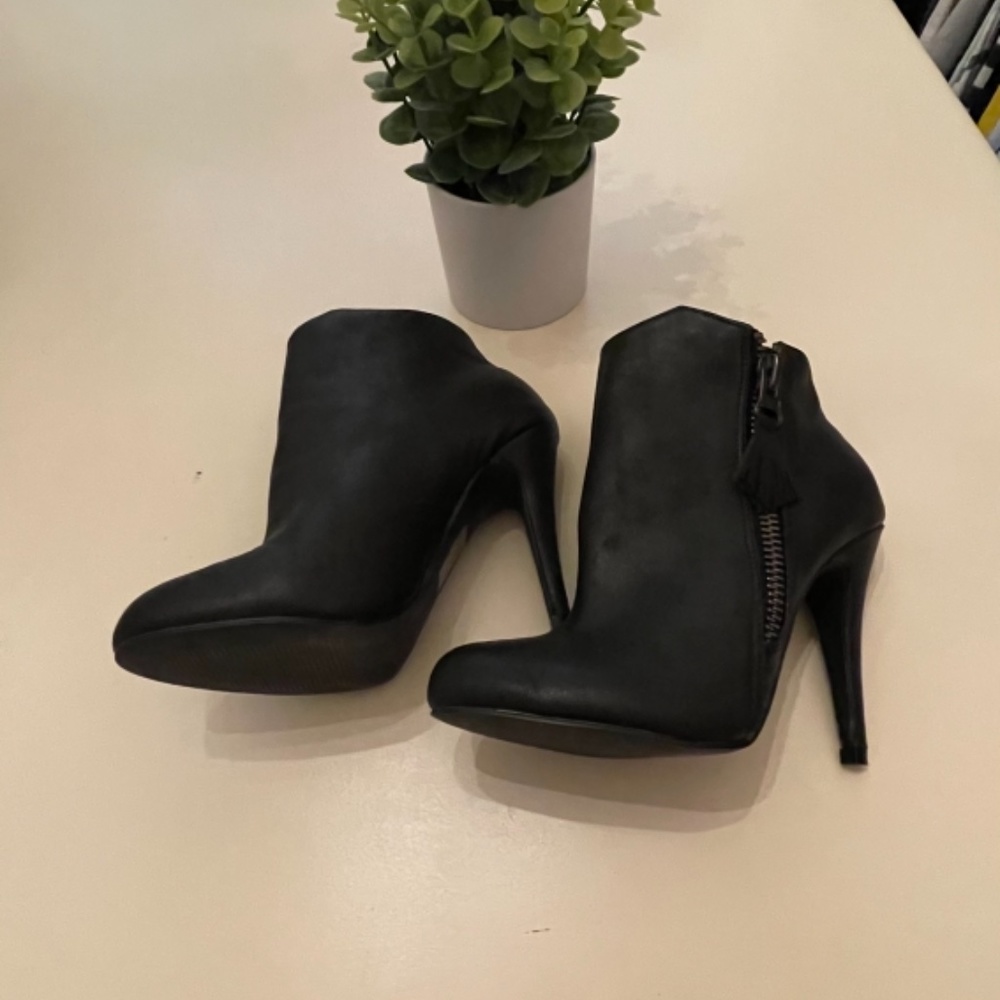 Michael Antonio Booties. - Picture 7 of 7